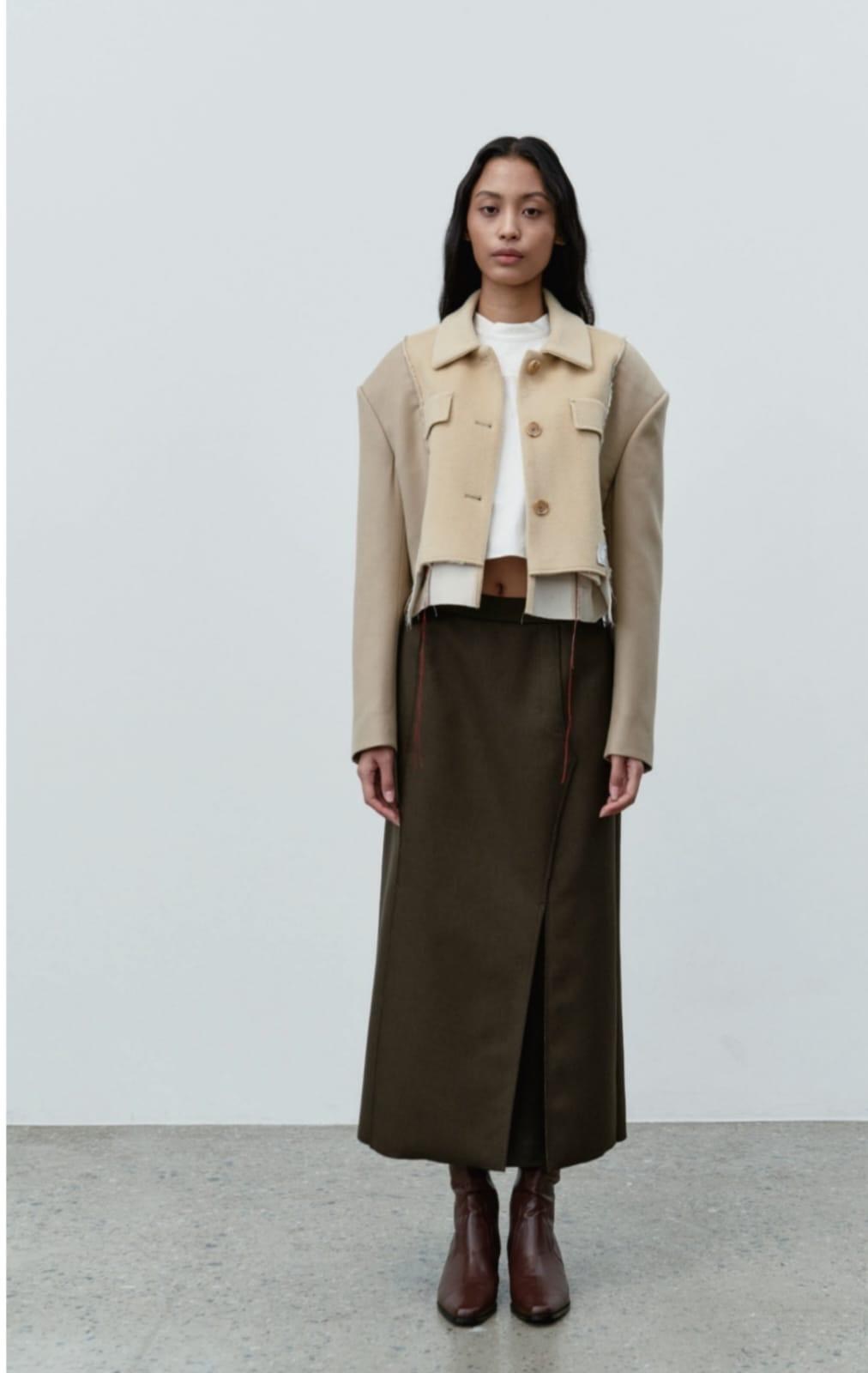 Picture of BOLD PLEATS DETAIL SKIRT