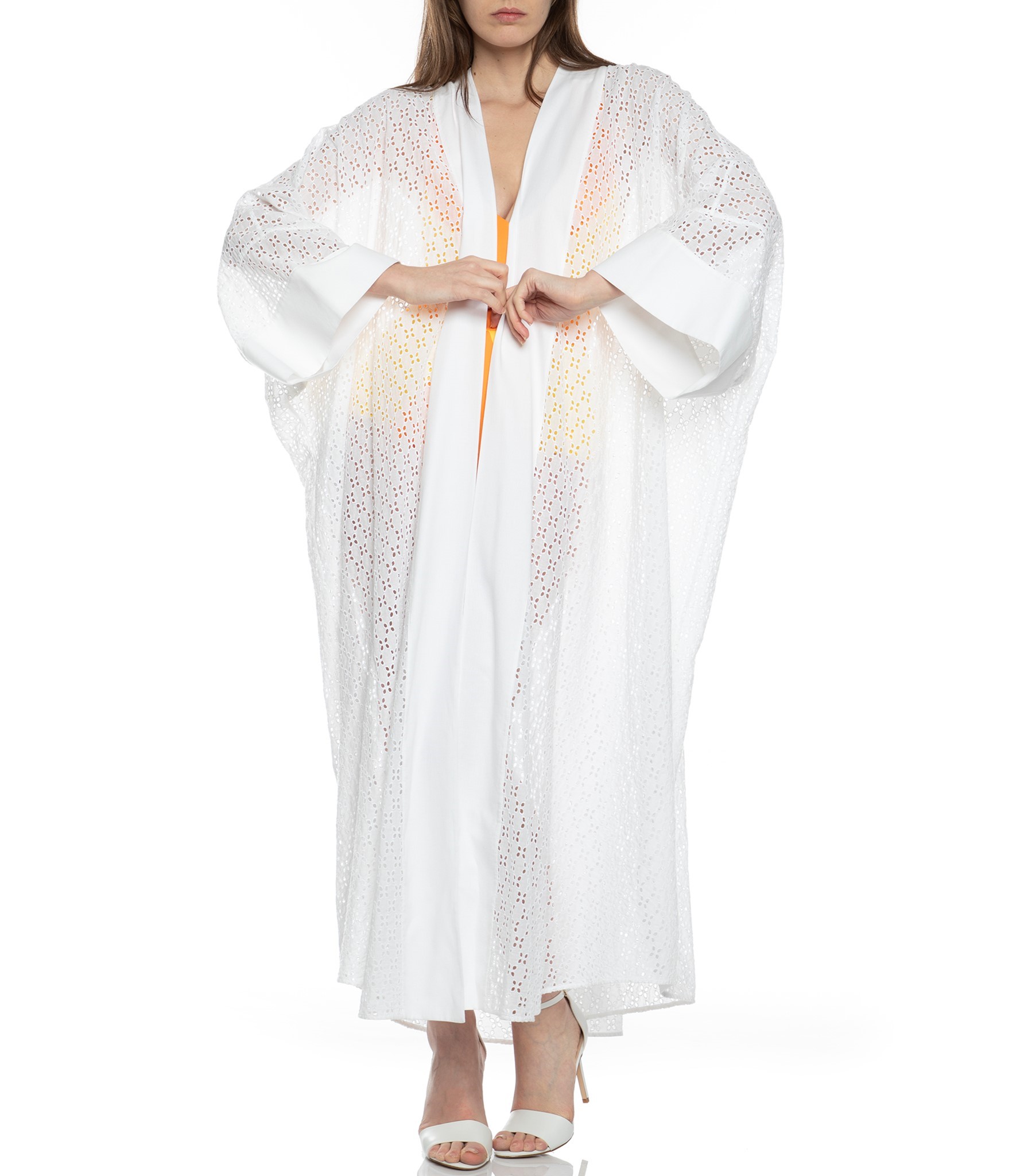 caftan white